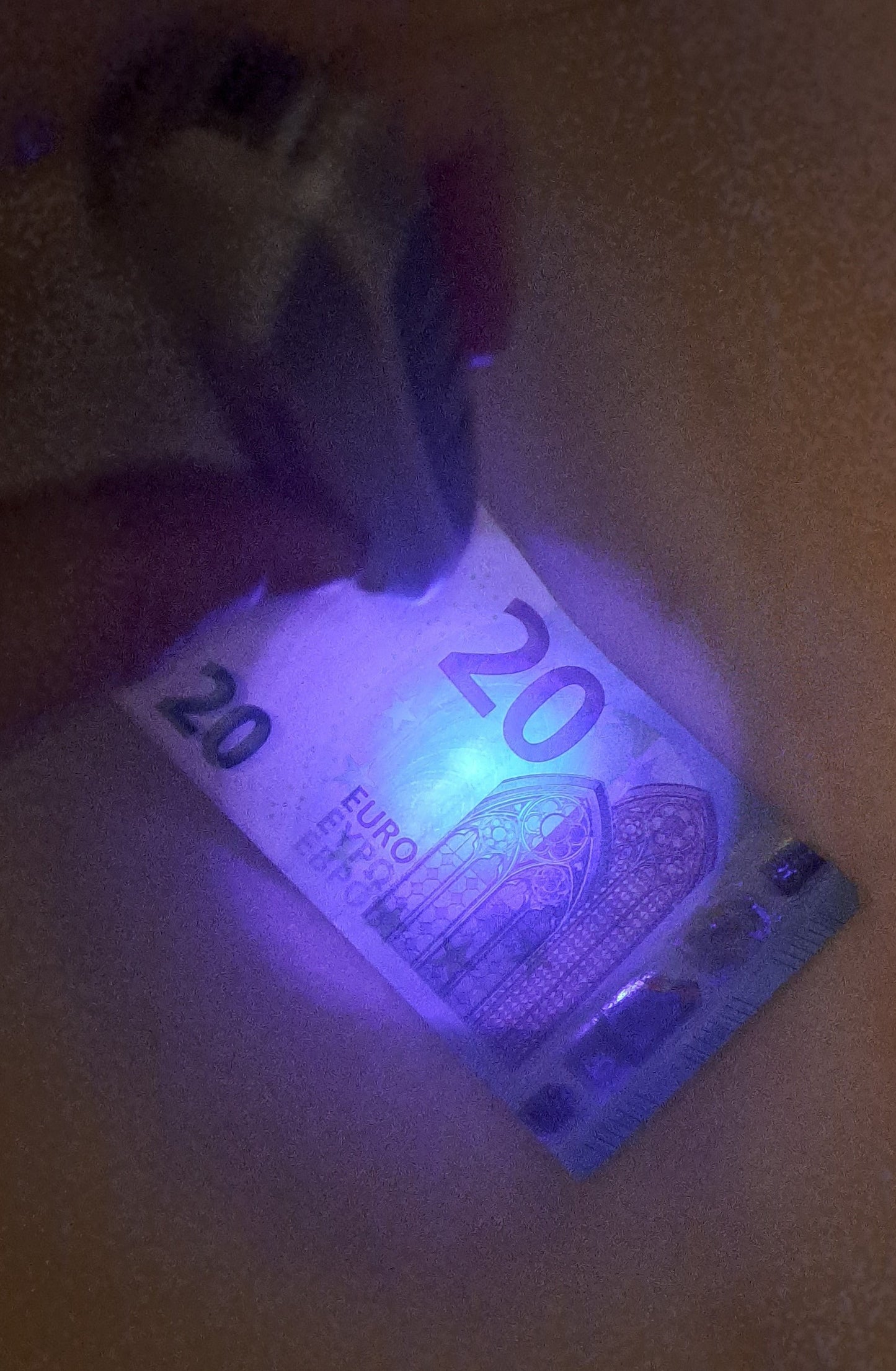 RILEVATORE TASCABILE PORTATILE DI BANCONOTE FALSE